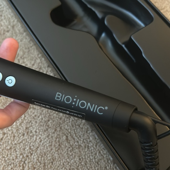 New Bio Ionic long barrel styler 1.5” curling iron - Picture 7 of 8